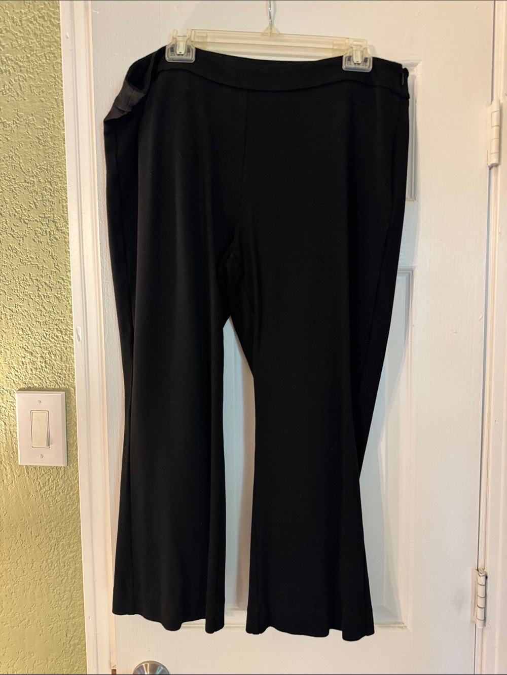 Black Wide-Leg Crop Pants - Women